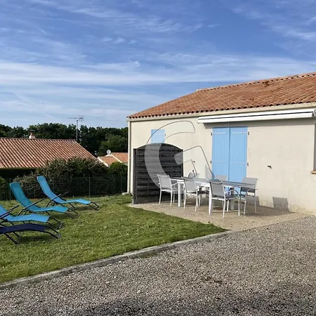 Charmante Maison Pour 4 Personnes Avec Terrasse, A 1,8 Km De La Et Proche Des Commodites - Fr-1-194-381 Feriehus