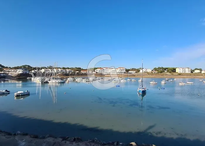 Charmante Maison Pour 4 Personnes Avec Terrasse, à 1,8 Km De La Et Proche Des Commodités - Fr-1-357-76 Hébergement de vacances Saint-Vincent-sur-Jard