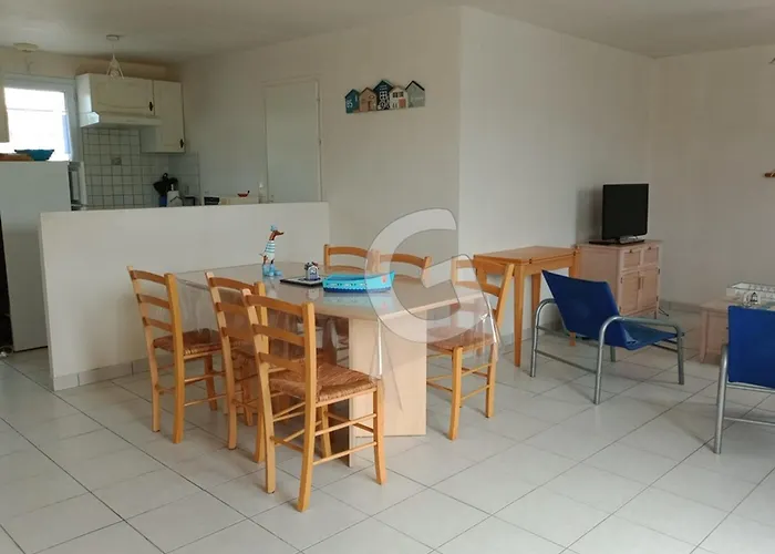 Hébergement de vacances Charmante Maison Pour 4 Personnes Avec Terrasse, à 1,8 Km De La Et Proche Des Commodités - Fr-1-357-76 Saint-Vincent-sur-Jard
