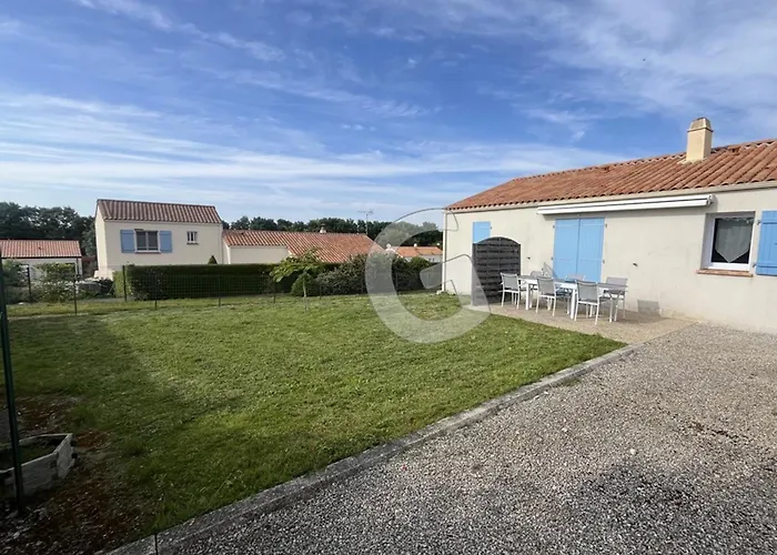 Hébergement de vacances Charmante Maison Pour 4 Personnes Avec Terrasse, à 1,8 Km De La Et Proche Des Commodités - Fr-1-357-76